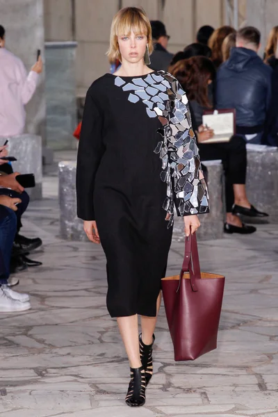 Look 27